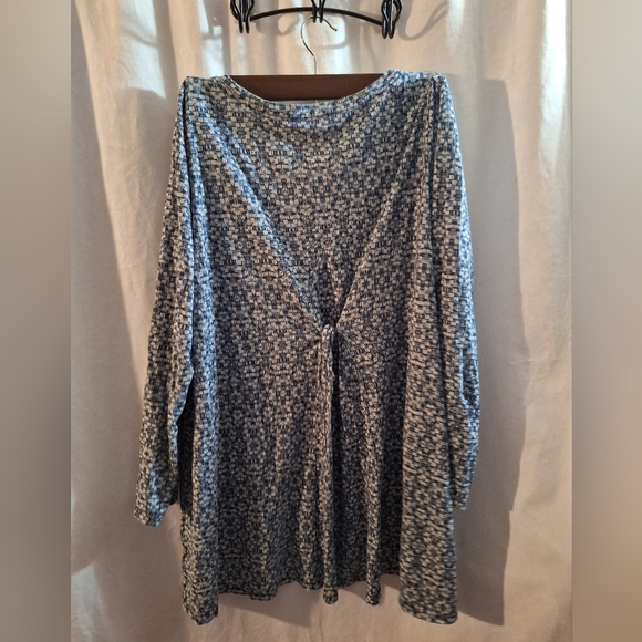 Elegant Blue Patterned Long Sleeve Top - Picture 4 of 6